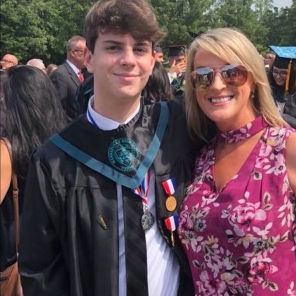 Meet your Posher, Kim - Picture 1 of 2